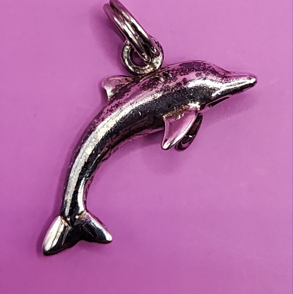 Vintage charm for charm bracelet. Dolphin. Sterling Silver. Previously adored. - Picture 1 of 5